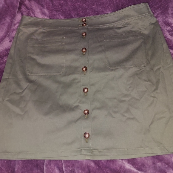 LOFT Dresses & Skirts - EUC Loft Outlet Midi/Mini Skirt